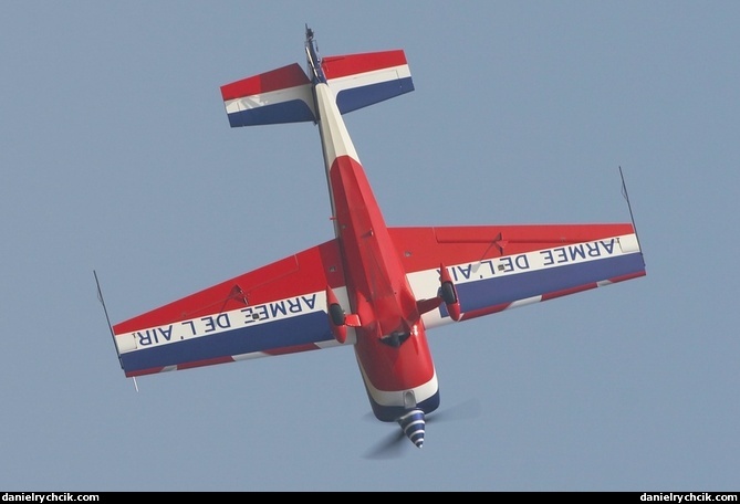 Extra 330