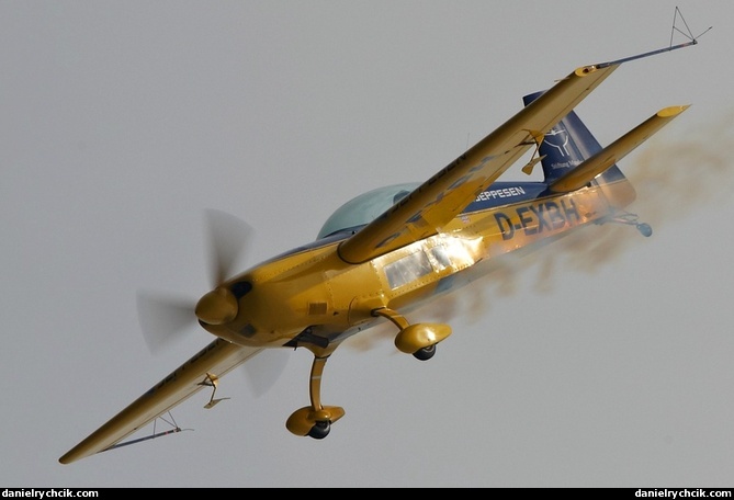 Extra 300L (Henry Bohlig)