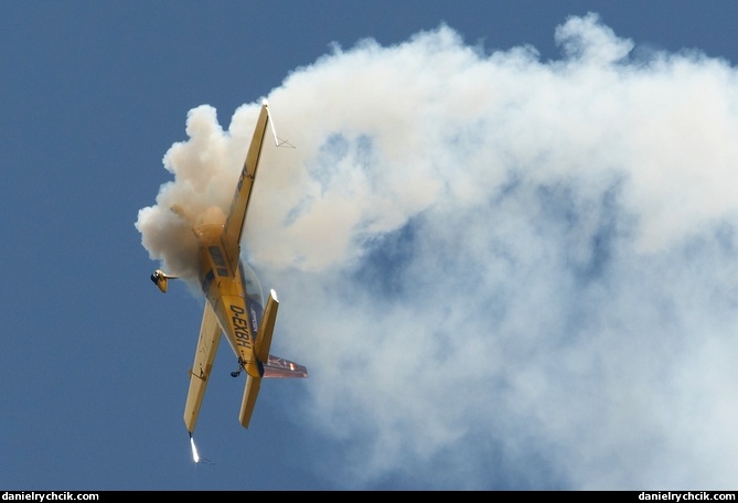 Extra 300L (Henry Bohlig)