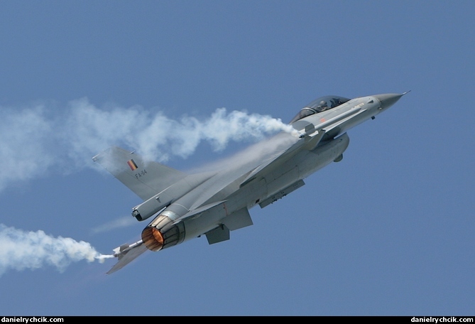 Belgian F-16 solo display