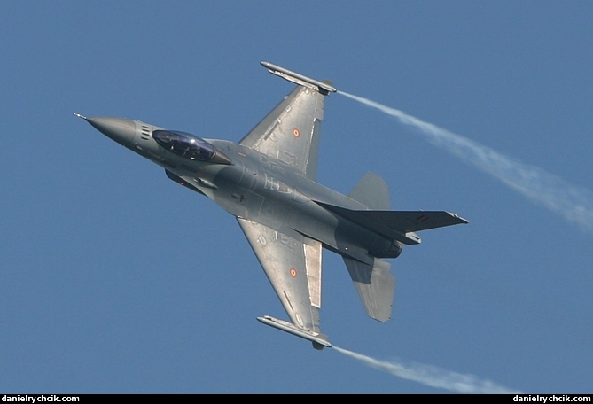 Belgian F-16 solo display