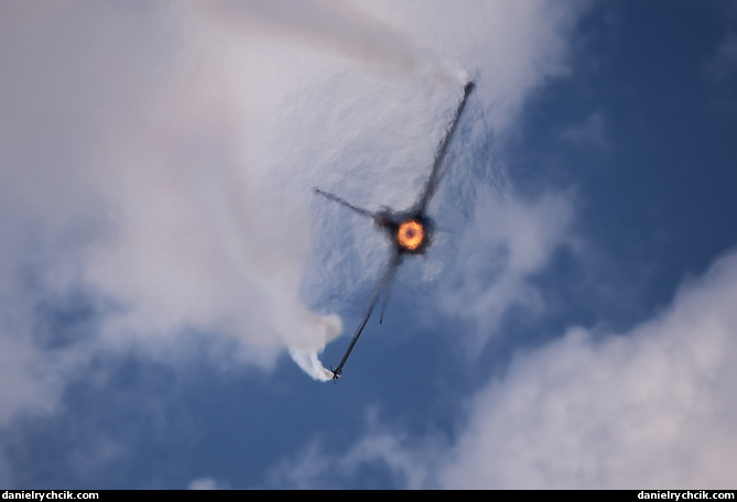 General Dynamics F-16AM Fighting Falcon (RNLAF solo display)