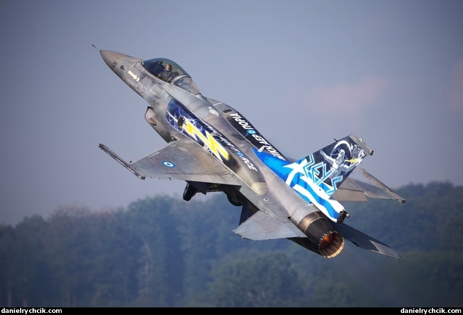 F-16C Falcon (Hellenic Air Force solo display)