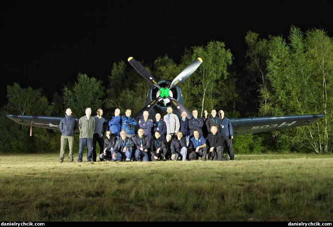 Group picture during Skyraider night shoot