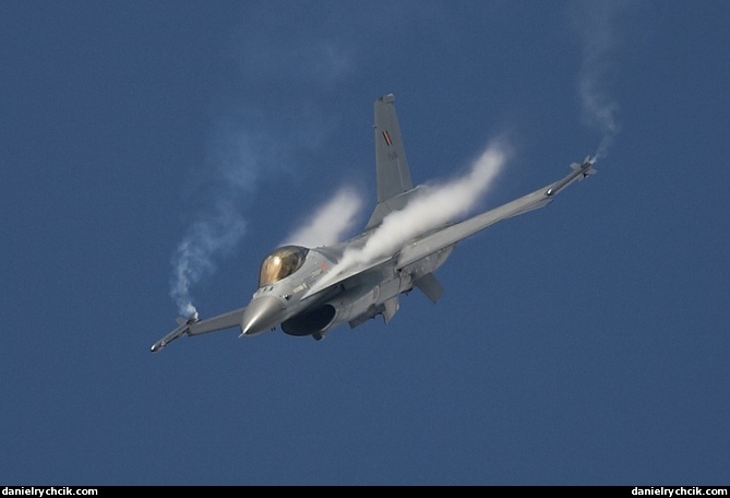 F-16C Falcon solo display (Belgian Air Force)