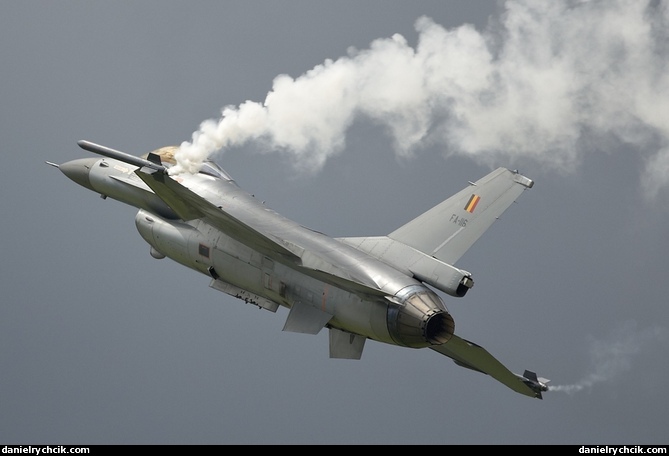 F-16C Falcon solo display (Belgian Air Force)
