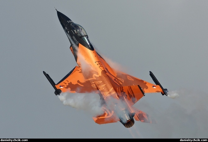 F-16C Falcon solo display (Royal Netherlands Air Force)