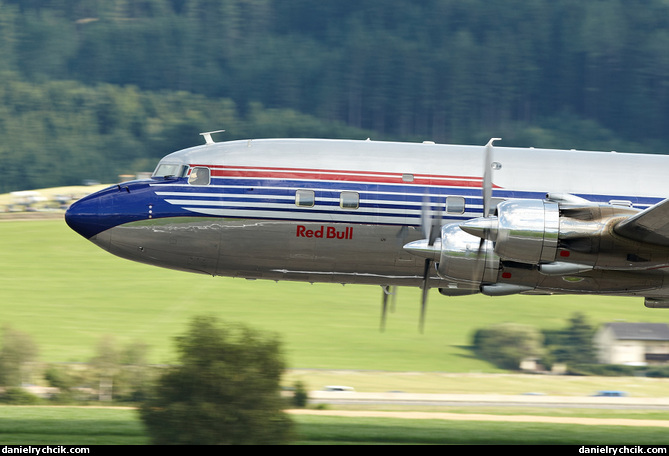 Douglas DC-6 (Red Bull)