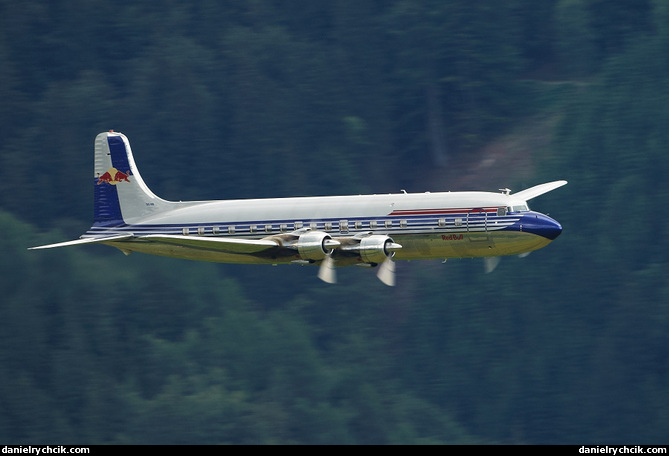 Douglas DC-6 (Red Bull)