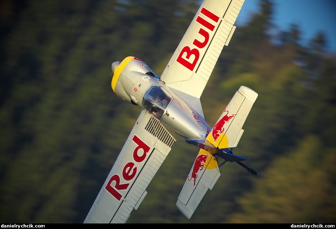 Zlin Z-50LX (Flying Bulls)