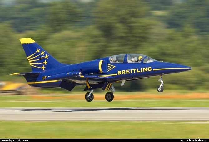 L-39 Albatros (Breitling Jet Team)