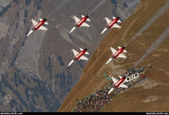 Patrouille Suisse formation above the KP