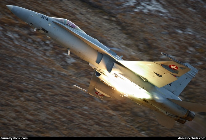 F/A-18C solo display shooting flares