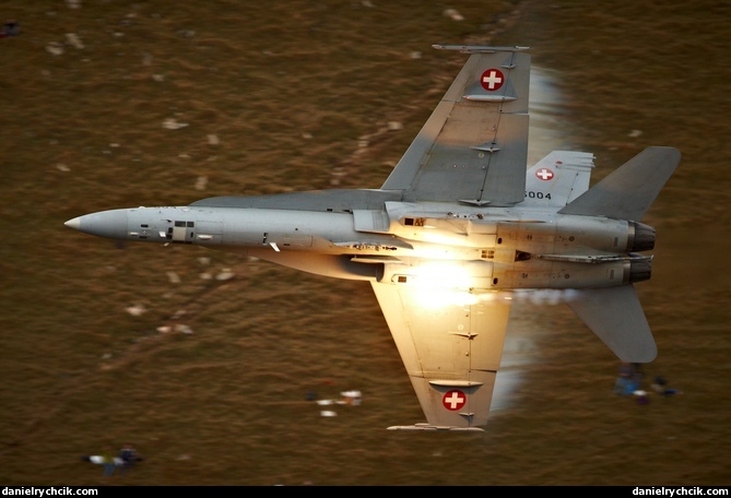 F/A-18C demo - flares and condensation