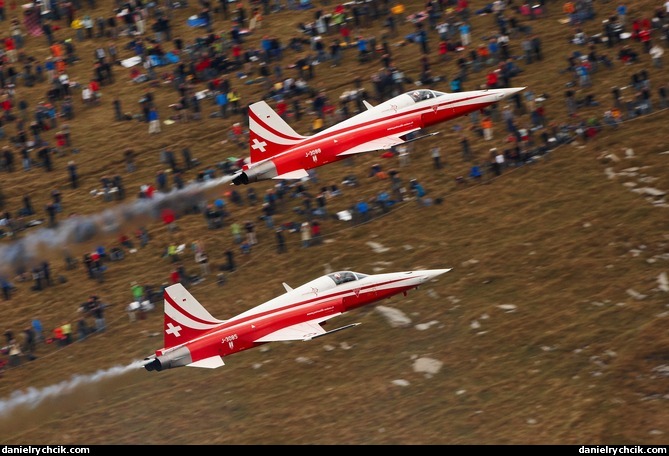 Two Tigers of Patrouille Suisse over Axalp public