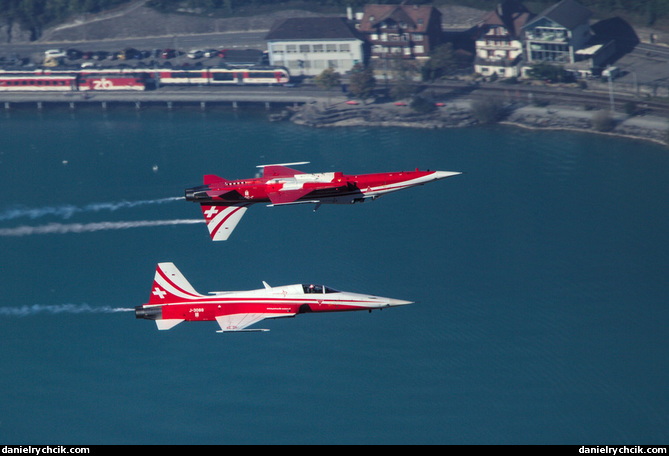 Patrouille Suisse mirror formation over Brienzersee