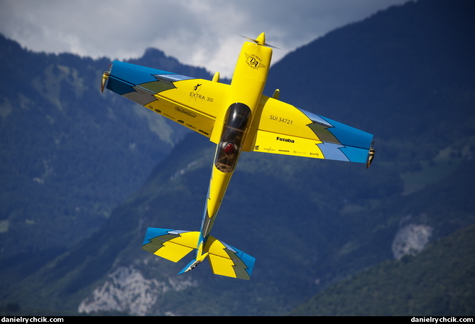 Extra 300