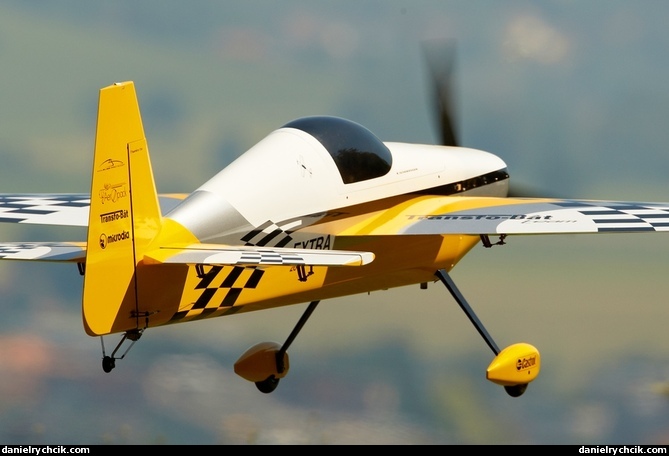 Extra 260 (RC model)