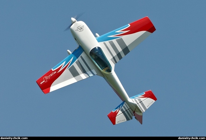 Extra 300 (RC model)