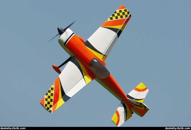 Extra 300 (RC model)