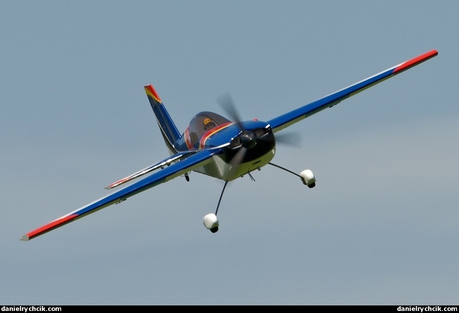 Extra 300 (RC model)