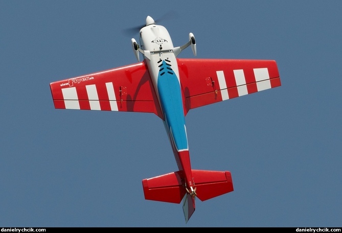 Extra 300 (RC model)