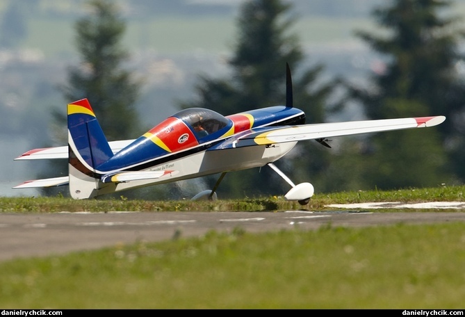 Extra 300 (RC model)