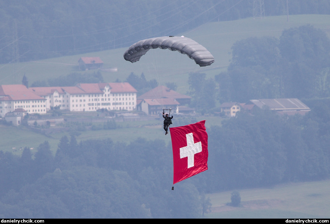 Swiss Air Force parachute drop demo