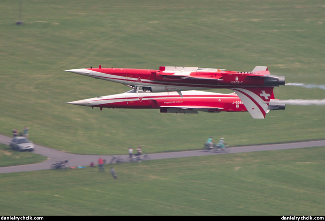 Patrouille Suisse - mirror formation