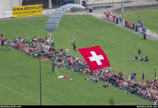 Swiss Air Force parachute drop demo