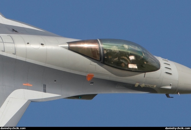 Belgian F-16C solo display