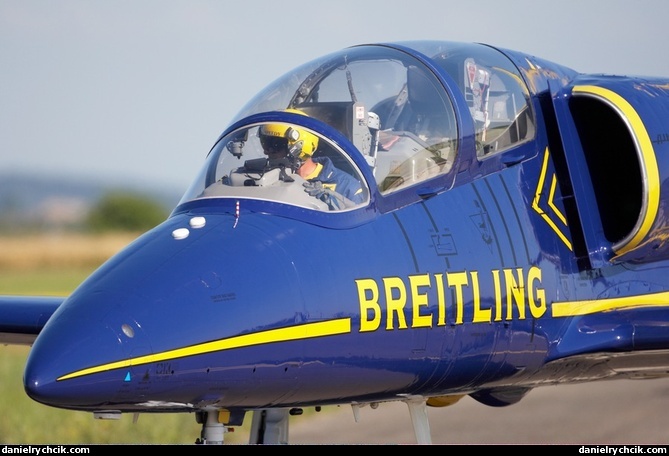 Aero L-39 Albatros (Breitling Jet Team)