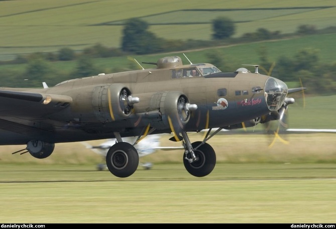 Boeing B-17 'Pink Lady'