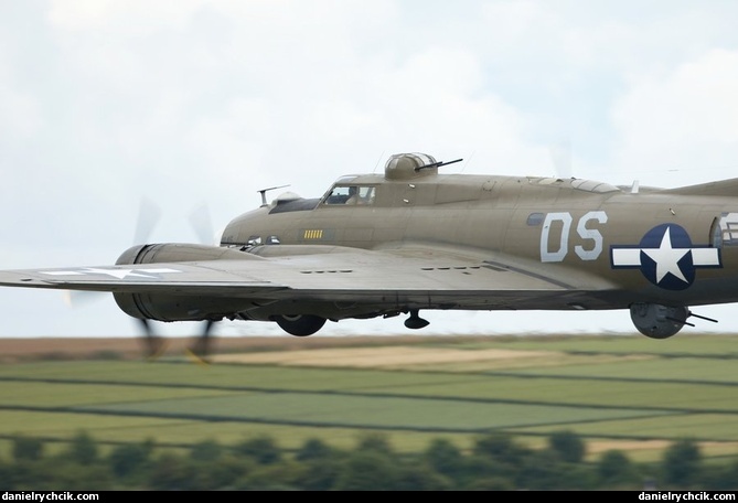 Boeing B-17 'Pink Lady'