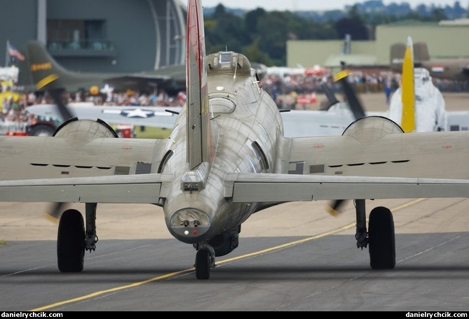 Boeing B-17 'Pink Lady'