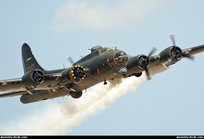 B-17 Flying Legend - movie: watch stream online
