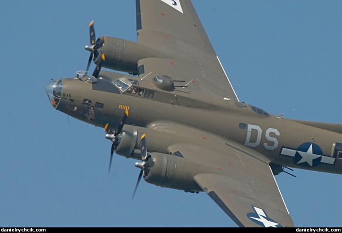 Boeing B-17G Flying Fortress 'Pink Lady'