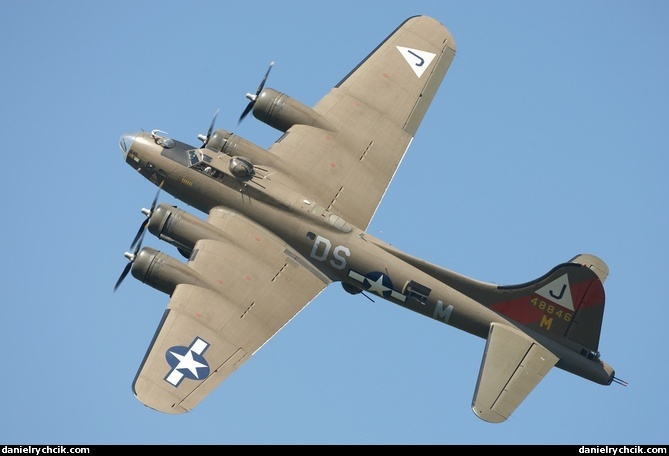 Boeing B-17G Flying Fortress 'Pink Lady'