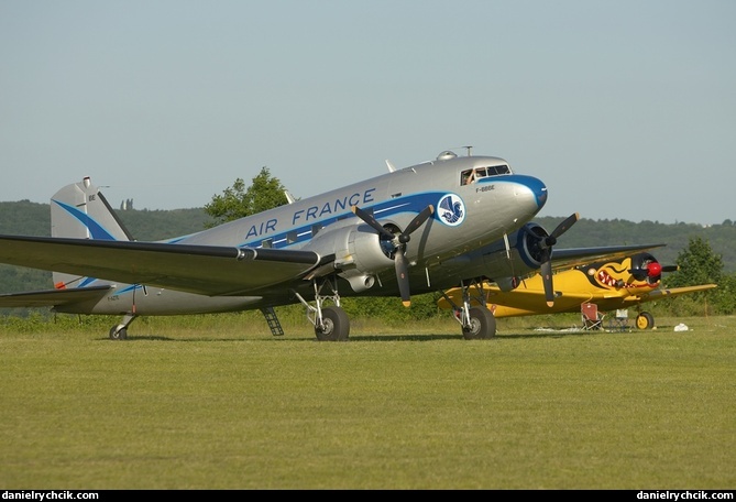 Douglas DC-3