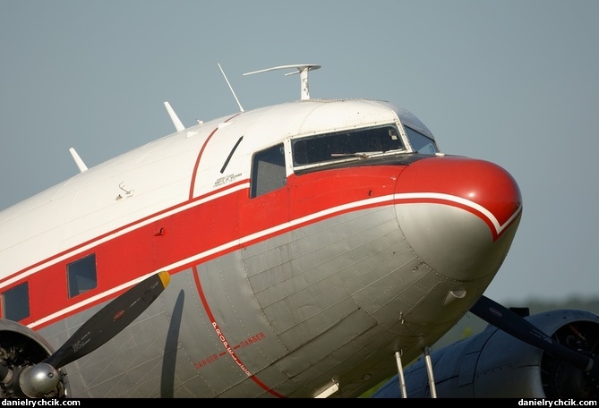 Douglas DC-3