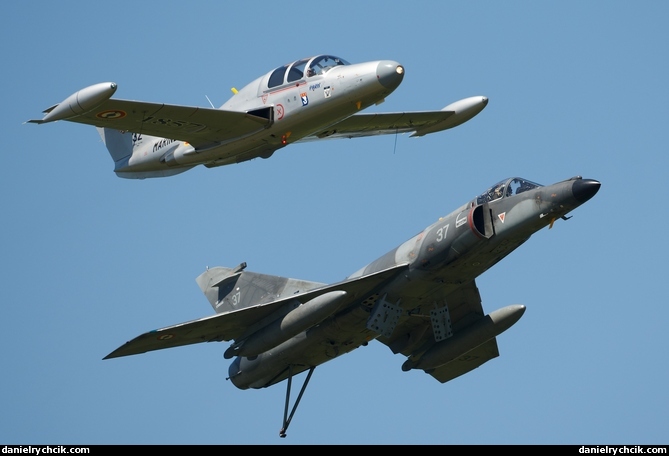 Morane Paris and Super Etendard formation