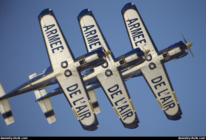 Cartouche Dore aerobatic team