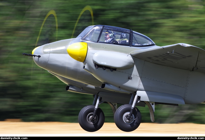 De Havilland DH-98 Mosquito (replica)