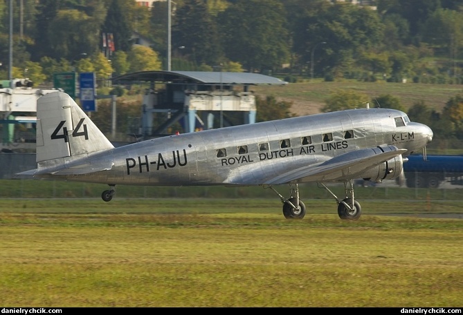 Douglas DC-2