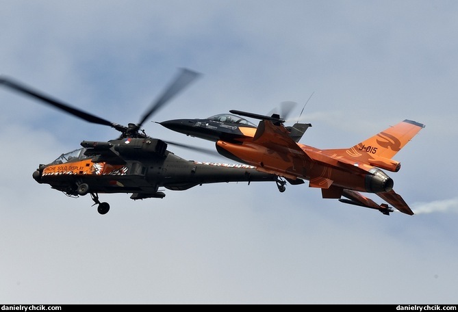 Dutch solo displays in formation: F-16C and Apache