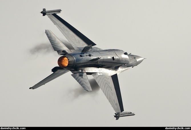 Belgian F-16C solo display