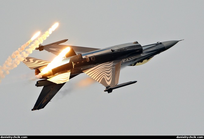 Belgian F-16C solo display