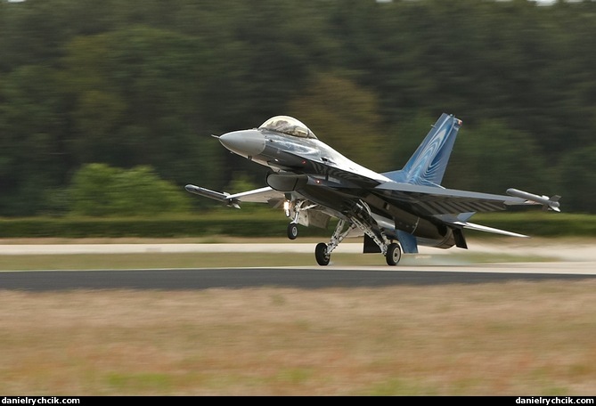 Belgian F-16C solo display