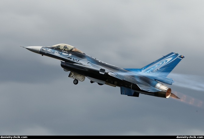 Belgian F-16C solo display