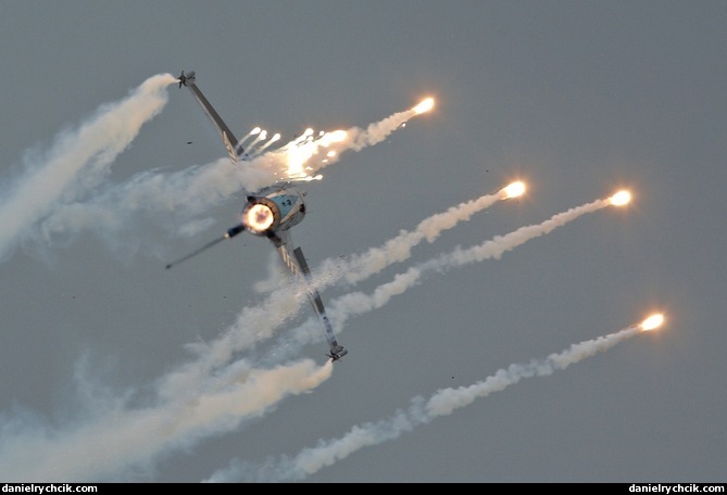 Belgian F-16C solo display